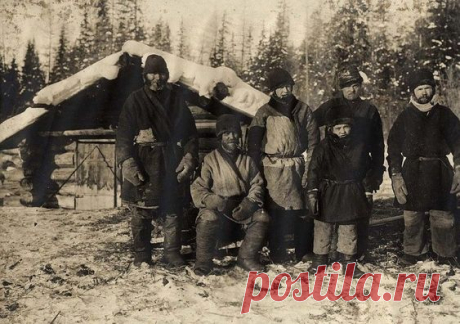 История происхождения сибирских фамилий несколько разнится от аналогичного процесса, происходившего в западных регионах Российской империи. В отличие от великороссов, сибиряки предпочитали брать себе родовые имена, имевшие «неканонический» генезис.