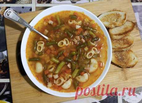 Минестроне. Когда надоели борщи и солянки - Будет вкусно - 3 мая - Медиаплатформа МирТесен Если почитать, что про минестроне пишет всезнающая Википедия, станет очевидно, что под это определение можно подогнать практически любой овощной суп, если он не борщ, не щи, не окрошка, не свекольник и не гороховый. По этой причине давайте договоримся на берегу: я ни разу не утверждаю, что готовил - 3 мая - 43820414693 - Медиаплатформа МирТесен