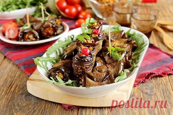 Рулетики из баклажанов с овощами и шампиньонами