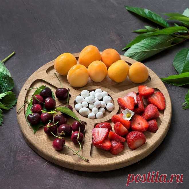 Поднос для закусок и нарезок с четырьмя нишами ручной работы