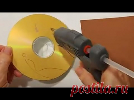 Поливаю ЗОЛОТОЙ ДИСК CD ГОРЯЧИМ КЛЕЕМ + Крашу ШИШКИ! Просто, но как КРАСИВО...Новогодний декор-идеи