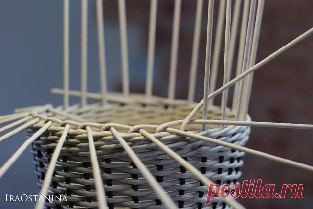 Привет, всем-всем! Хочу показать, как я делаю розгу без пенёчков. Понимаю, что Америку не открыла, но может быть, кому-то пригодится этот способ загибки. Для неё  я всегда беру новые стойки, обычно кручу коротышки по 20 см. Этой длины хватает, чтобы сделать розгу из четырех-пяти прутков. Естественно, трубочки должны быть эластичными, но здесь у меня они слегла замохрились, но лакировка, надеюсь, исправит этот небольшой изъян.  Итак, первый этап – загибаем стойки одна за од...