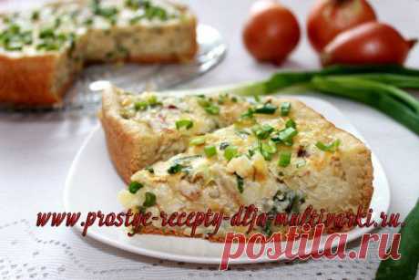 Открытый луковый пирог с сыром.
