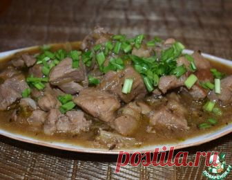 Нежнейшее мясо в пиве под потрясающим луковым соусом! Рецепт очень прост, продукты самые обычные, но на выходе...