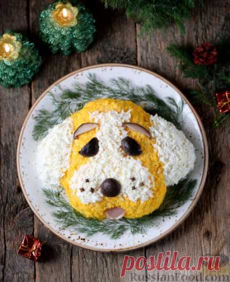 Рецепт: Новогодний салат "Собачка" с копченой курицей и грибами на RussianFood.com