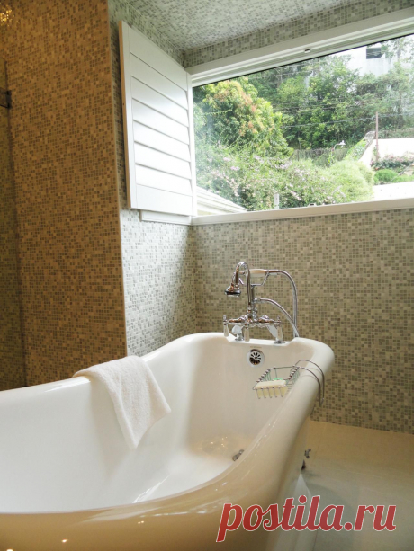 Pictures of Beautiful Luxury Bathtubs - Ideas &amp; Inspiration | Bathroom Ideas &amp; Design with Vanities, Tile, Cabinets, Sinks | HGTV