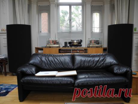 Quad ESL 2912 driven by Wavac Audio Lab monoblocks, with a JC Verdier La Platine turntable