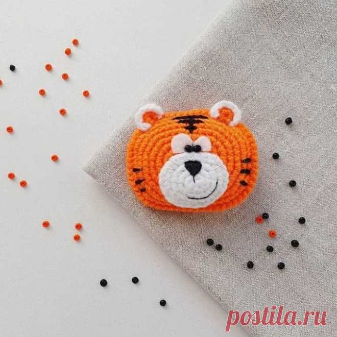 Бесплатный мастер-класс по вязанию Магнит Тигрёнок крючком. Автор описания - @pumahandmade.