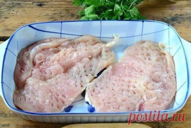 Своим деткам я готовлю только лучшее: Куриная грудка в шубке под сыром 

Мясо получается очень нежным!




Сохрани, чтобы приготовить
Ингредиенты:
Куриная грудка — 1 шт.Помидор — 1 шт.Картофель — 2-3 шт.Лук репчатый — 1 шт.Сыр твердый — 100 гМайонез — 2 ст. л.
Приготовле…