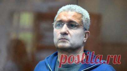 Тимур Иванов заявил, что не покупал усадьбу в Архангельском, а приватизировал её. Бывший заместитель министра обороны России Тимур Иванов заявил, что не покупал усадьбу в Архангельском, а приватизировал её по разрешению управделами президента за заслуги. Читать далее