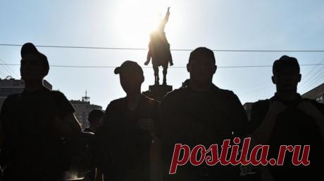 В Киеве власти начали демонтаж памятника командиру Гражданской войны Щорсу