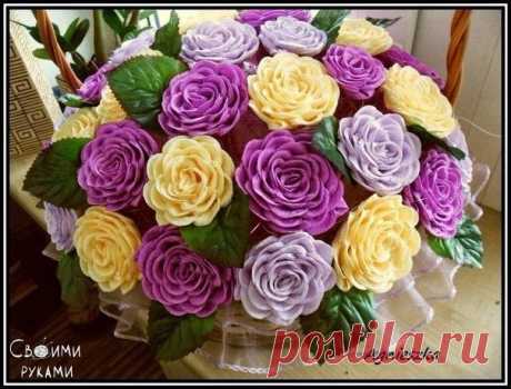 Розы из гофрированной бумаги