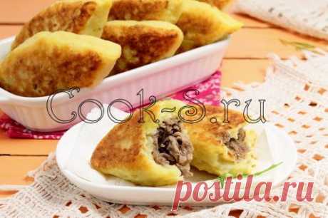 Картофельные пирожки с мясом.