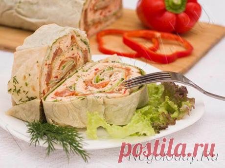 Рулет из лаваша с куриной грудкой – закуска лёгкая, сытная и очень вкусная