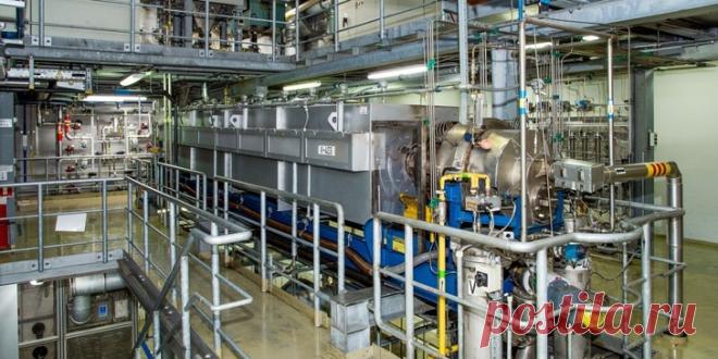 2020 август. ПАО «МСЗ» переходит на новую технологию производства диоксида урана для топливных таблеток: На «Машиностроительном заводе» в Электростали (входит в Топливную компанию Росатома «ТВЭЛ») запущен в опытно-промышленную эксплуатацию новый участок производства порошка диоксида урана методом восстановительного пирогидролиза (ВПГУ). По сравнению с газоплазменными установками новое оборудование является значительно более экономически эффективным, экологичным и радиационно безопасным