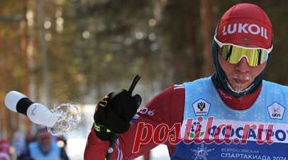 «Недоработка оператора»: квадрокоптер врезался в лыжника Большунова по ходу гонки Кубка России в Вершине Тёи. Гонка на 10 км классическим стилем в рамках этапа Кубка России по лыжным гонкам в Вершине Тёи запомнится Александру Большунову среди прочих курьёзным инцидентом. На подходе к отметке 6,6 км ему в ногу и палку врезался телевизионный квадрокоптер. Олимпийский чемпион хоть и покачнулся от неожиданности и устоял на ногах, но финишировал лишь с девятым временем. Старший тренер сборной Юрий…