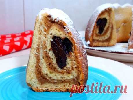 Вкусный пирог с ореховой начинкой.Такого пирога вы еще не ели. Необычный и красивый пирог вас приятно удивит.Сочетание мягкого дрожжевого теста с ореховой начинкой и черносливом делают его очень вкусным и ароматным.Рецепт  такого пирога очень простой.ИНГРЕДИЕНТЫ:Мука – 250 грСахар – 50 грМолоко – 80 млСливочное масло – 35 грДрожжи свежие – 12...