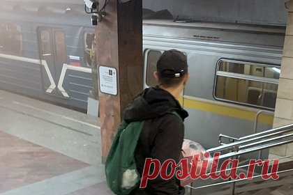 Стало известно о возможных травмах зажатого в вагоне метро Москвы машиниста. У машиниста, которого зажало в вагоне после столкновения поездов на станции московского метро «Печатники», возможно сломана нога. О его травмах стало известно Telegram-каналу «112». Предположительно, мужчина также получил порезы от стекол. Как утверждает издание, спасателям пока не удалось достать машиниста из западни.