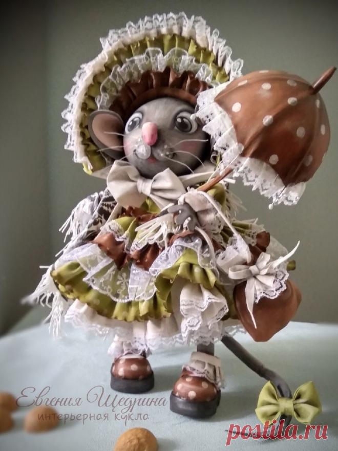 🌟Ура!!! 🌟Ура!!! 🌟
Выходит новый эксклюзивный мастер-класс Евгении Щедриной «Барышня Мышка» 🐭🤗.
Мышка , одежда и аксессуары выполнены из фоамирана с применением кружева. Высота Барышни- 40 см.
Подробности по ссылке!