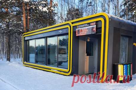 В российском городе появилась «умная» автобусная остановка-павильон. В Ноябрьске возле Центральной городской больницы появилась первая «умная» остановка с обогревом, электронным табло и сенсорными панелями. Об этом сообщил мэр города Алексей Романов в своем Telegram-канале. По его словам, остановка представляет теплый smart-павильон, в котором есть Wi-Fi, камеры наблюдения.