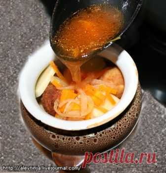 Рыбные шарики с овощами в горшочках