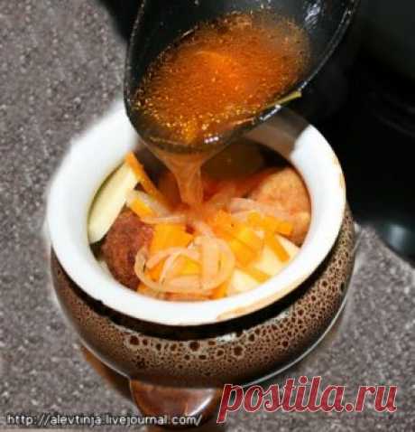 Рыбные шарики с овощами в горшочках