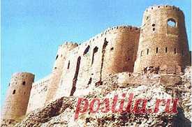 Это произошло в местечке Бадабер, в 24 километрах от Пешавара – второго по величине города Пакистана. Здесь под видом лагеря для беженцев находился учебно-террористический центр «Исламского общества Афганистана» (ИОА). Общее шефство над центром осуществлял лидер ИОА Б.Раббани, руководителем был полевой командир Гульбеддин Хекматияр.