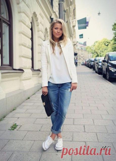 Белый жакет + джинсы = отличное casual-сочетание.