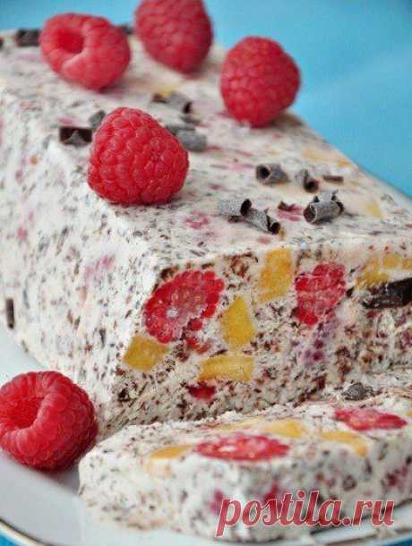 Самые вкусные рецепты: Малиновое парфе с персиками и шоколадом.