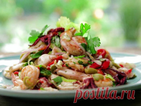 Салат с креветками и кальмарами - рецепт с фото / Простые рецепты