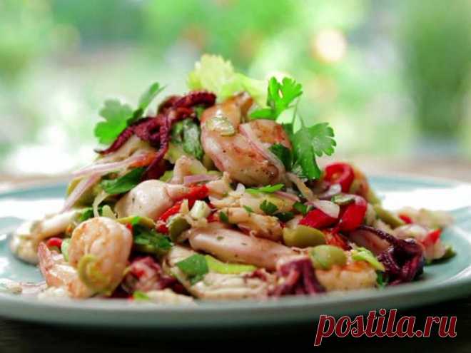 Салат с креветками и кальмарами - рецепт с фото / Простые рецепты