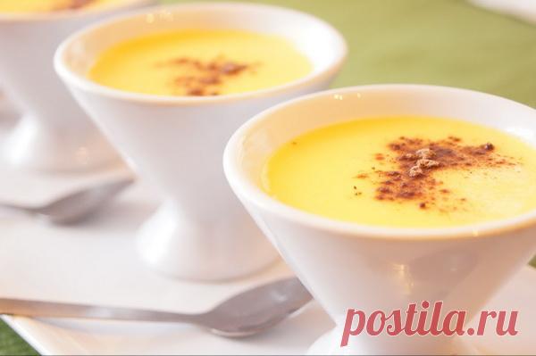 Заварной яблочный крем



Ингредиенты на 4 порции:

400 мл яблочного сока
2 яйца
2 столовых ложки кукурузного крахмала
4 столовых ложки сахара
1 столовая ложка лимонного сока
1. Все ингредиенты соедините в кастрюле и перемешайте венчиком.
2. Поставьте на средний огонь и нагревайте при постоянном помешивании.
Инструменты:

ковшик
столовая ложка
чашка
4 бокала или фарфоровые чашки
1. Все ингредиенты соедините в кастрюле и перемешайте венчиком.

2. Поставьте на средний огонь и нагревайте при по