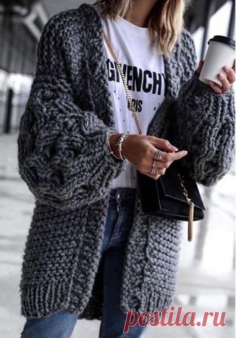 Вязаный кардиган с узором соты на рукавах - схема вязания