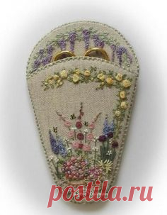 Вышитый чехол для ножниц
