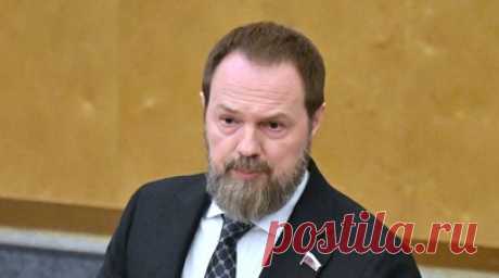 Депутат Колунов предупредил о штрафах за курение на общих балконах. Зампред комитета Госдумы по строительству и ЖКХ Сергей Колунов рассказал, что за курение на общих подъездных балконах в многоквартирных домах россиянам грозит штраф. Читать далее