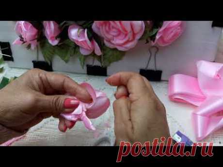 Rosa armada pétalo por pétalo