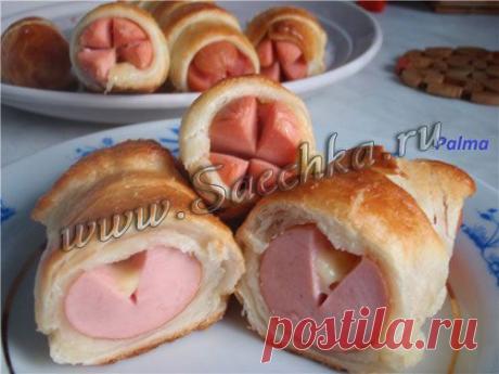 Сосиски с сыром в слоеном тесте | рецепты на Saechka.Ru