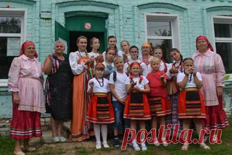 В Мордовии отметят праздник глиняной игрушки. В селе Шишкеево Рузаевского района проводят праздник традиционной глиняной игрушки. Отмечается, что сельский клуб уже в пятый раз будет отмечать праздник шишкеевской игрушки-свистульки, которая отличается особым внешним видом. В этом году мероприятие будет проходить в течение трех дней.