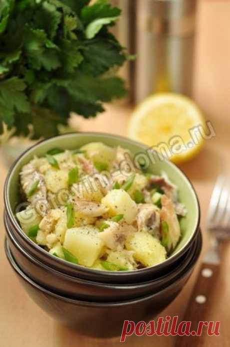 Картофельный салат с копченой скумбрией и яблоком Сытный салатик для постящихся. Вкус &quot;раскрывается&quot; только после того, как салат хорошо настоится.
