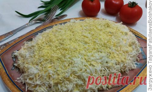 Приготовим «Мимозу» с курицей. Салат получается нежный и воздушный, тает во рту! Готовый салат ИнгредиентыКартофель отварной — 4 средних клубня;Лук