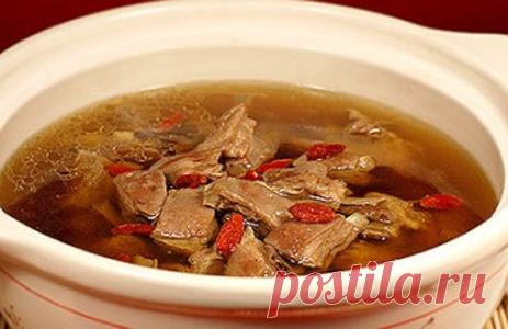 Оригинальное решение: похлебка из бараньих ребрышек с ягодами годжи