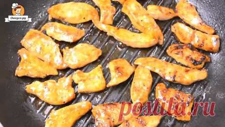 Тёплый салат с курицей и овощами