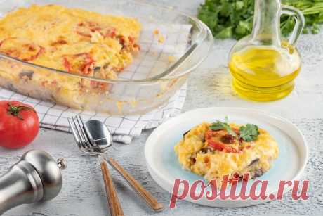 Пошаговый фоторецепт: гювеч с рисом и овощами Блюдо относится к молдавской, болгарской и румынской кухне. Также данное блюдо можно встретить и в венгерской кухне. Готовится блюдо обычно из мяса, но сегодня покажем вегетарианский вариант. 

Получится сытно и вкусно. Овощи можно брать любые сезонные и комбинировать их по вкусу. Так же можно под