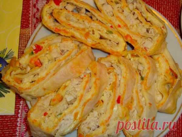 👌 Рулет из лаваша с тройной начинкой, рецепты с фото Вкусный рецепт Рулет из лаваша с тройной начинкой, пошаговый, с фото и отзывами 👍 Лаваш с сыром, Рулет из лаваша, Закуски из лаваша, Лаваш с начинкой, Рулет, Блюда из лаваша, Закуски из сыра