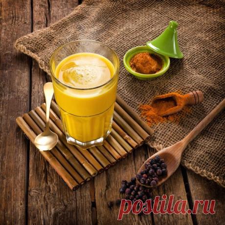 3 НАПИТКА ДЛЯ ГОРМОНАЛЬНОГО БАЛАНСА 
#полезно_знать@diaryhealthyfood

Теплая вода с лимоном 
Этот простейший рецепт имеет удивительные преимущества для здоровья: помогает сбросить лишний вес, вывести токсины из организма, улучшить иммунитет, состояние кожи и пищеварение. К тому же лимон регулирует гормон сытости, лептин, который часто становится причиной ожирения. Приготовить такую воду легче простого: выдавите сок половины лимона и залейте его кипятком, дайте ему слегка о...