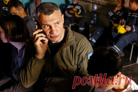 Украинские власти объявят выговор Кличко. Правительство Украины объявит выговор мэру Киева Виталию Кличко из-за ненадлежащего состояния бомбоубежищ в столице республики. Отмечается, что выговор также намерены объявить начальнику Киевской городской военной администрации Сергею Попко и главам ряда районных администраций.