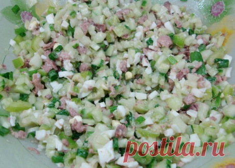 Салат из печени трески с горошком