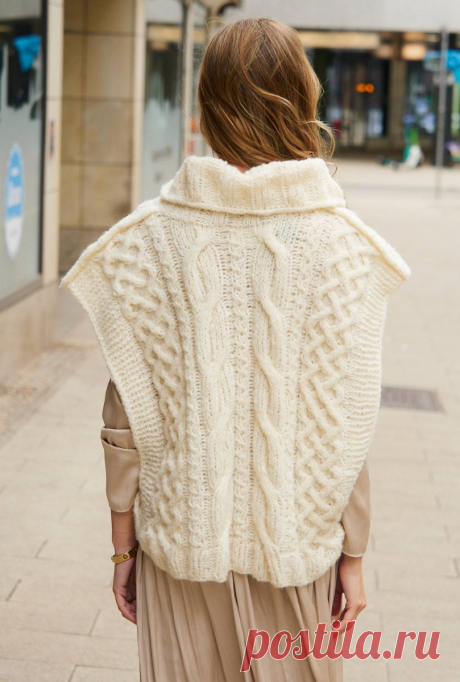 Stylish Woman's Cozy Oversized Vest with Wide Collar: A Knitting Guide