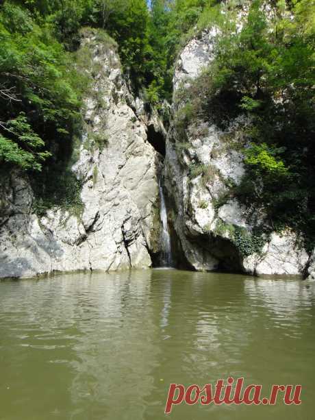 Агурский водопад. Адлер
2012 год