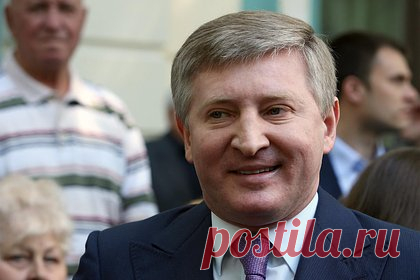 Назван самый богатый человек Украины. Бизнесмен Ринат Ахметов назван самым богатым человеком Украины. Его состояние уменьшилось с 13,7 до 4,4 миллиарда долларов за год. На втором и третьем месте оказались совладельцы сервиса Grammarly Максим Литвин и Александр Шевченко (у них по 2,3 миллиарда долларов). Экс-президент Петр Порошенко занял 11 строчку.